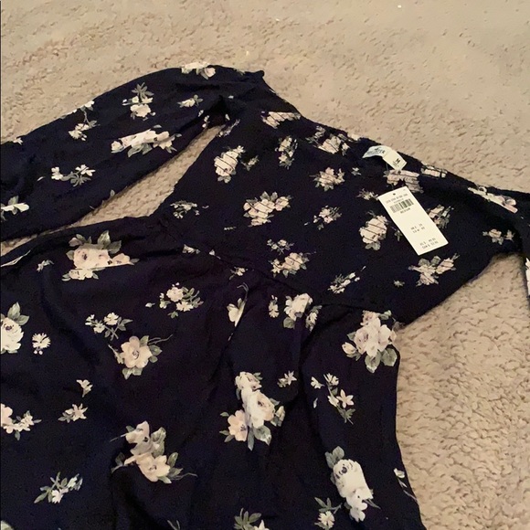 BRAND NEW Hollister romper❤️ - Picture 3 of 5